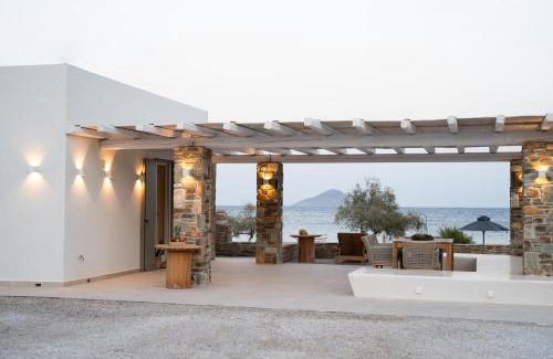 Kithnos House | Exquisite Kyma Suite with Oceanfront Views & Pet-Friendly Stay