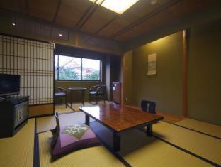 Takeo Hotel | Kyotoya: Family-Friendly Retreat with Hot Tub Access