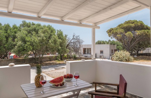 Milos House | Inviting Manolis and Filio Home in Plaka Village