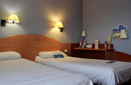 Bourges Hotel | Cozy Kyriad Bourges Sud: Family-Friendly with Dining Options
