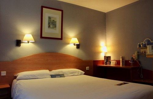 Bourges Hotel | Cozy Kyriad Bourges Sud: Family-Friendly with Dining Options