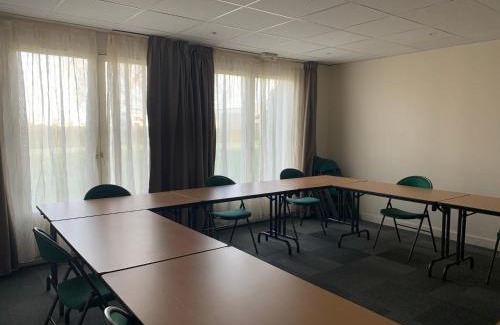 Saint-Maur Hotel | Pet-Friendly Kyriad Châteauroux - Saint-Maur Awaits You