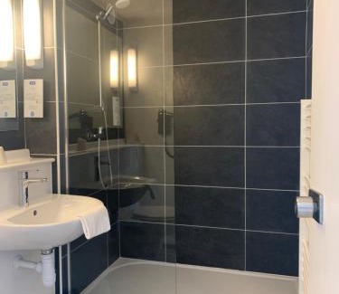 Saint-Maur Hotel | Pet-Friendly Kyriad Châteauroux - Saint-Maur Awaits You