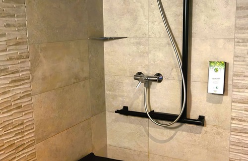 Riom Hotel | Discover Kyriad Clermont Ferrand Nord - Riom with Spa & Dining