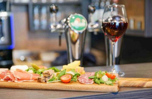 Crepy-en-Valois Hotel | Pet-Friendly Retreat at Kyriad Crepy En Valois, Rated 8.1