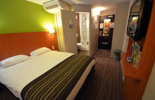 Dijon Hotel | Cozy Kyriad Dijon Est Mirande: Pet-Friendly with Pool Access