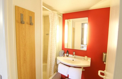 Chasseneuil-du-Poitou Hotel | Comfortable Stay at Kyriad Direct Poitiers - Gare du Futuroscope