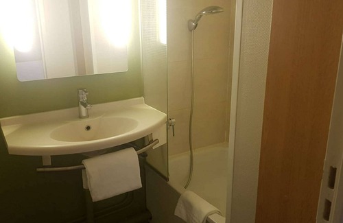 Chasseneuil-du-Poitou Hotel | Comfortable Stay at Kyriad Direct Poitiers - Gare du Futuroscope