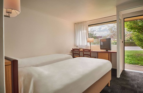 Epinal Hotel | Comfortable Stay at Kyriad Direct Epinal with Hot Tub