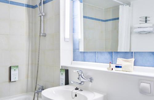 Evreux Hotel | Pet-Friendly Stay at Kyriad Direct Evreux with Breakfast