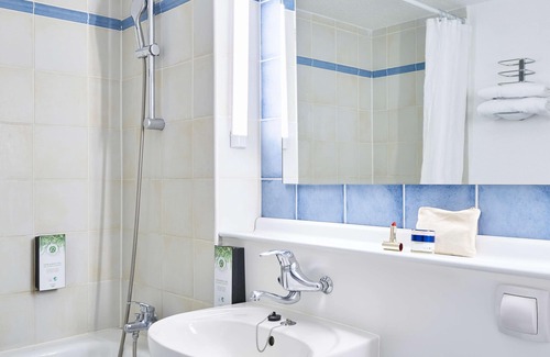 Evreux Hotel | Comfortable Kyriad Direct Evreux: Family-Friendly Stay