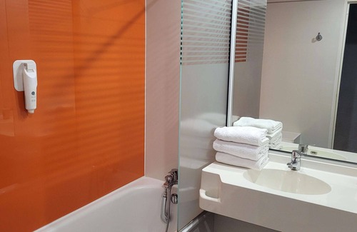 Dardilly Hotel | Comfortable Stay at Kyriad Direct Lyon Nord - Dardilly