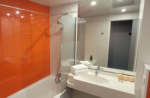 Dardilly Hotel | Comfortable Stay at Kyriad Direct Lyon Nord - Dardilly