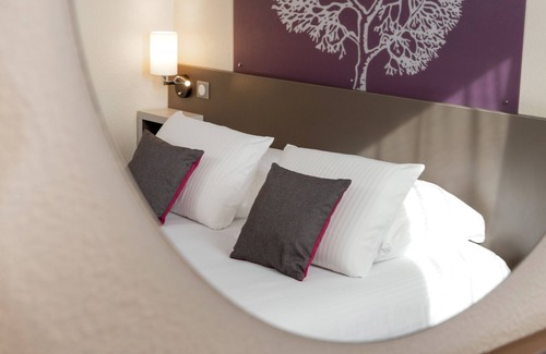 Plaine Centre Ville Hotel | Discover Comfort at Kyriad Lyon Sud - Givors with Spa Access