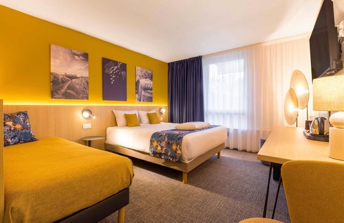 Montchanin Hotel | Discover KYRIAD MONTCHANIN - Le Creusot with Pool & Spa