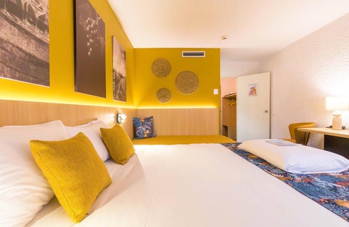 Montchanin Hotel | Discover KYRIAD MONTCHANIN - Le Creusot with Pool & Spa