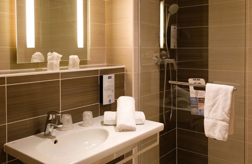 Lattes Hotel | Discover Kyriad Montpellier Sud: Family-Friendly Retreat