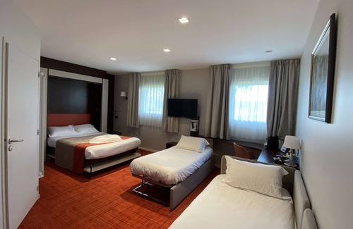 Bouaye Hotel | Discover Kyriad Nantes Sud Bouaye Aéroport with Pool & Spa