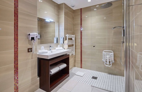 Bouaye Hotel | Discover Kyriad Nantes Sud Bouaye Aéroport with Pool & Spa