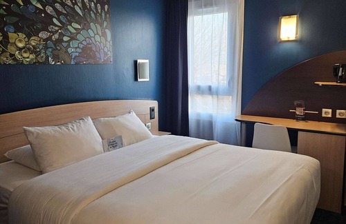 Souche Hotel | Welcoming Kyriad NIORT - Espace Mendes-France with Spa & Breakfast