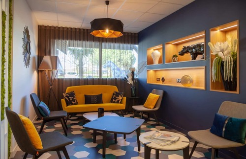 Souche Hotel | Welcoming Kyriad NIORT - Espace Mendes-France with Spa & Breakfast
