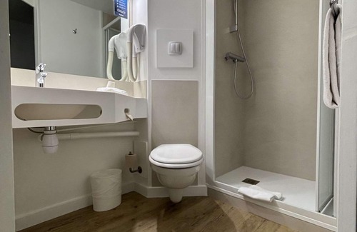 Souche Hotel | Welcoming Kyriad NIORT - Espace Mendes-France with Spa & Breakfast