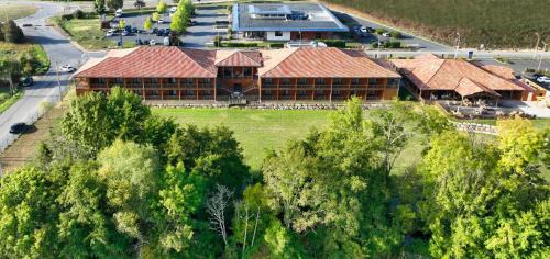 Boulazac-Isle-Manoire Hotel | Pet-Friendly KYRIAD Périgueux - Boulazac with Ocean View