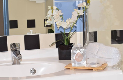 Merignac Hotel | Discover Kyriad Prestige Bordeaux Ouest Mérignac with Pool & Spa