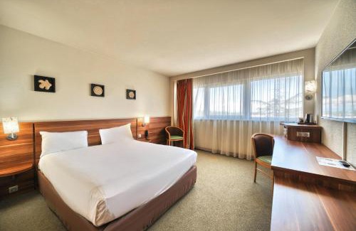 Sausheim Hotel | Quality Stay at Kyriad Prestige Mulhouse - Basel Hotel