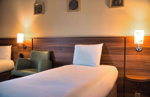 Sausheim Hotel | Relax at KYRIAD PRESTIGE MULHOUSE - Basel with Spa & Pool