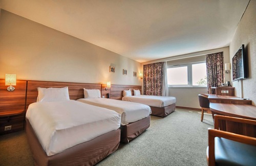 Sausheim Hotel | Relax at KYRIAD PRESTIGE MULHOUSE - Basel with Spa & Pool