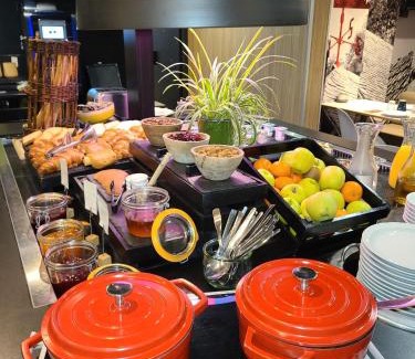 Saint-Etienne-du-Rouvray Hotel | Welcoming Kyriad Rouen Sud - Oissel: Pet-Friendly Retreat