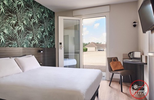 Malay-le-Grand Hotel | Enjoy Family-Friendly Comfort at Kyriad Sens with Pool Access