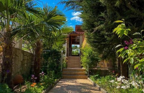 Tsarevo House | Discover Kyshta za Gosti Raya: Cozy, Pet-Friendly Stay