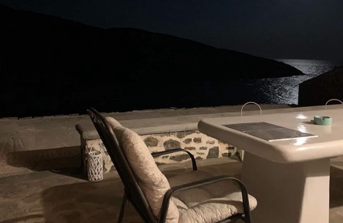 Kithnos House | Seaside Escape at Kythnos Beach House with Pool & Views