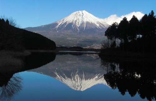 Fujinomiya Hotel | Discover Kyukamura Fuji: 4-Star Stay with Hot Tub & Dining
