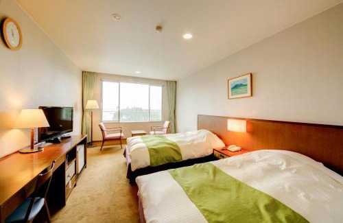 Fujinomiya Hotel | Discover Kyukamura Fuji: 4-Star Stay with Hot Tub & Dining