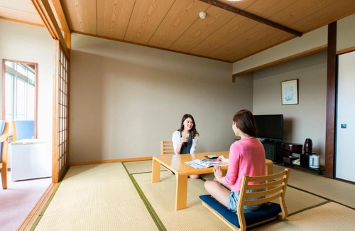 Tahara Hotel | Discover Kyukamura Irago: Family-Friendly with Hot Tub Access