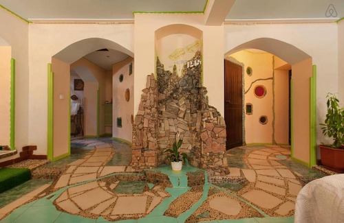 Kazan House | Charming Kyzyl-Armeyskaya Guest House with Pool & Hot Tub