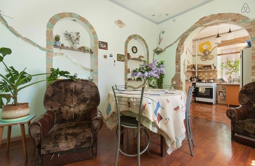 Kazan House | Charming Kyzyl-Armeyskaya Guest House with Pool & Hot Tub