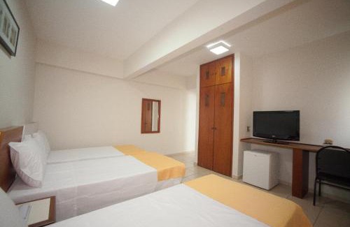 Sao Carlos Hotel | Discover Comfort at Láparos Hotel with Breakfast Included