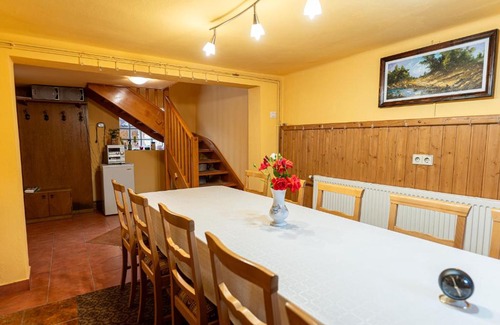 Feliceni Bed & Breakfast | Top-Rated Lázár Panzió: Family-Friendly with Hot Tub