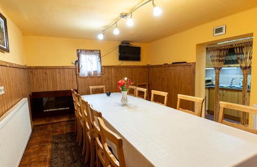 Feliceni Bed & Breakfast | Top-Rated Lázár Panzió: Family-Friendly with Hot Tub