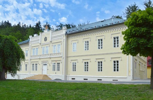 Lazne Kynzvart Hotel | Relax at Lázeňský dům Orlík with Pool and Hot Tub