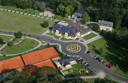 Klasterec nad Ohri Hotel | Relaxing Retreat at Lázně Evženie with Pool & Hot Tub