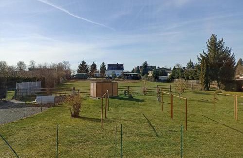 Etzdorf Apartment | Rural Retreat 2: Family-Friendly with Breakfast Included