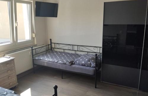 Etzdorf Apartment | Rural Retreat 2: Family-Friendly with Breakfast Included