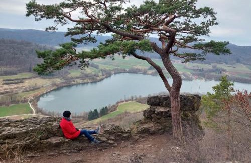 Happurg Apartment | Cozy Stay at Fewo Rose: Pet and Child Friendly Retreat