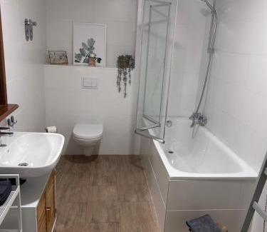 Happurg Apartment | Idyllic Wildblume Retreat, 4 km from Stausee Lake