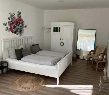 Happurg Apartment | Idyllic Wildblume Retreat, 4 km from Stausee Lake